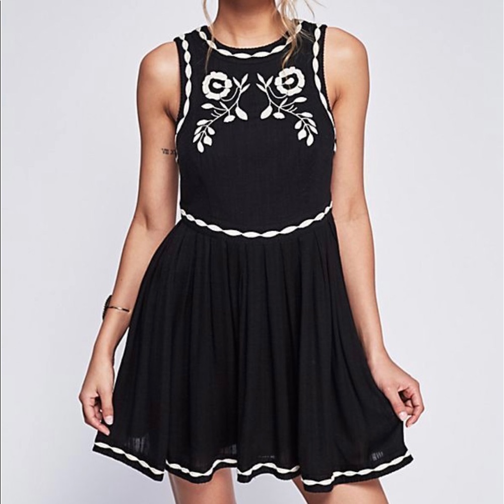 Free People embroidered mini dress! Size 10.